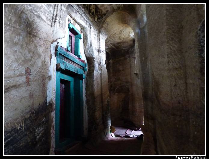 Iglesia excavadas del Tigray Iglesia Medhane Alem Adi Kasho