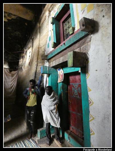 Iglesia excavadas del Tigray Iglesia Medhane Alem Adi Kasho